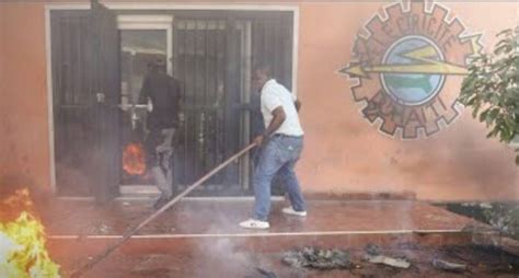 haiti national palace attacked